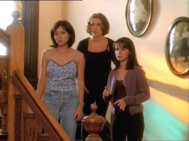Фајл:1x03-Sisters.jpg