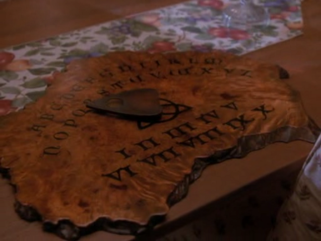 File:1x01-SpiritBoard-002.png