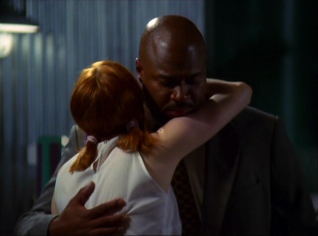 File:5x02-PaigeCowanHug.jpg