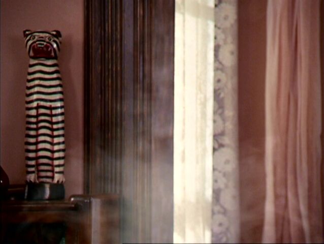 File:4x03-PiperSmoke.jpg