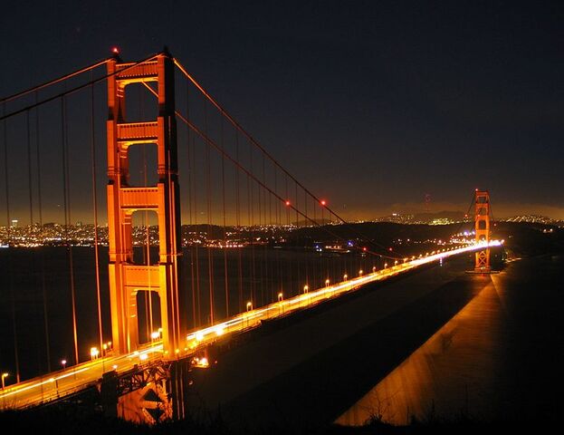 File:779px-Ggb by night-1-.jpg