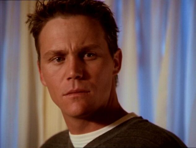 File:2x06-Leo.jpg