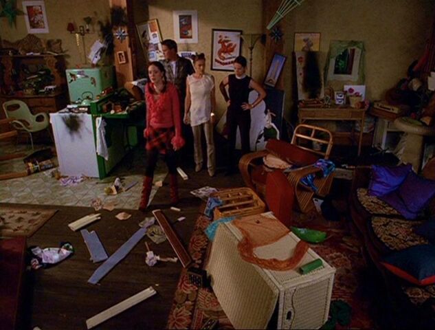 File:Paige'sdestroyedapartemnt.jpg