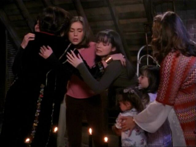 Arquivo:SistersPennyPattyLittlesReunion.jpg