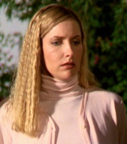 File:4x02-Carol Grisanti.jpg