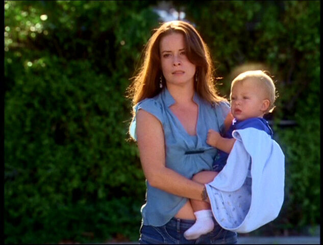 Фајл:6x06-Piper-Wyatt.jpg