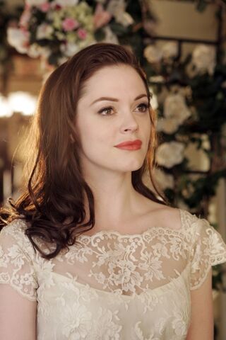 Bestand:PaigeMatthews.jpg