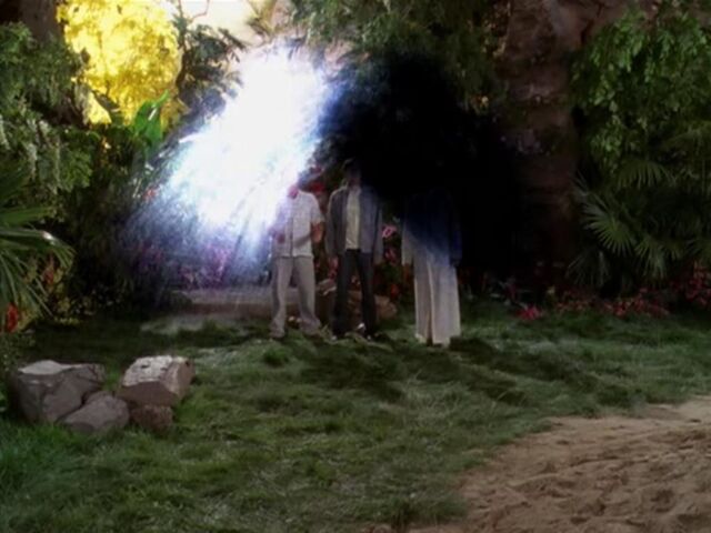 File:UnderworldPhoebePaigeCrash01.jpg