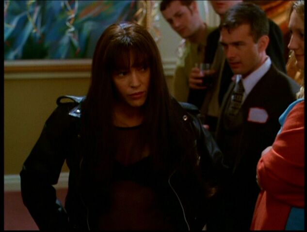 File:6x17-PhoebeParty.jpg