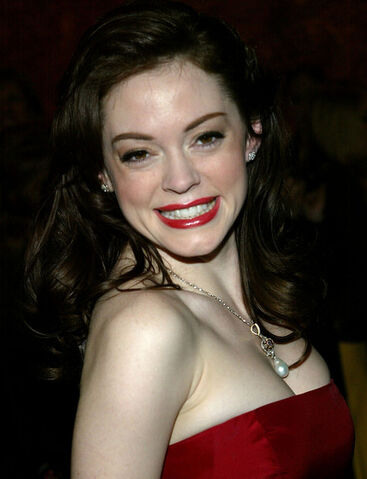 File:Seventh+Annual+Family+Television+Awards+Arrivals+PnOuijSs-ZNl.jpg