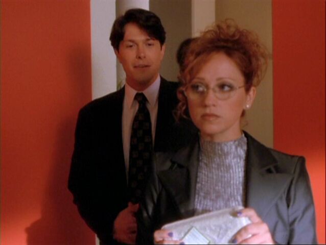 File:1x08-Rex catches Hannah blabbing.jpg