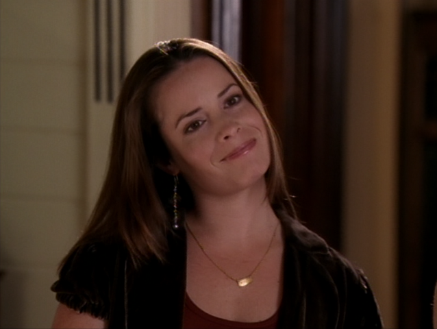 File:8x05PiperHalliwell.png