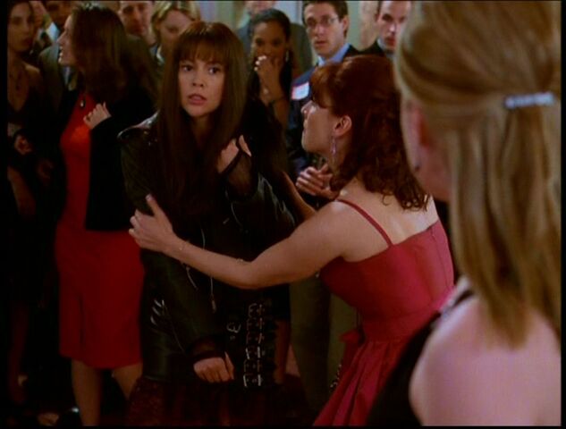 File:6x17-PaulaPhoebe.jpg