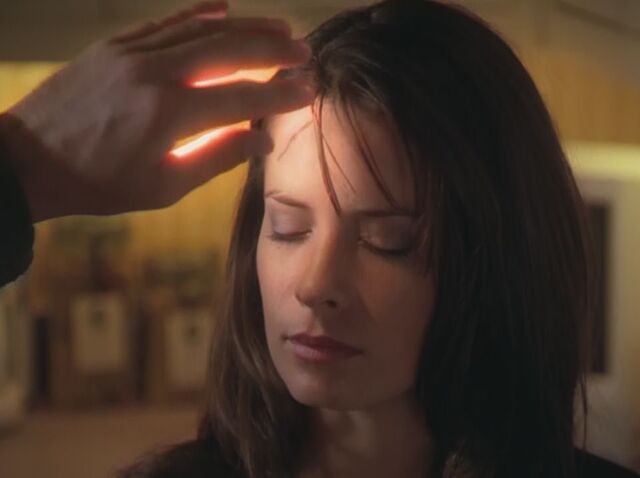 File:2x06-leo-heals-piper.jpg