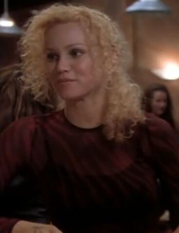 Фајл:1x02-brittany-reynolds-02.jpg