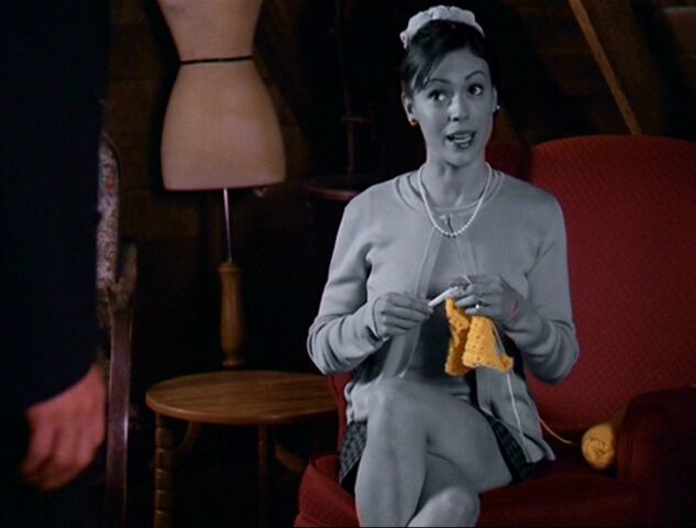 File:Phoebeknits.jpg