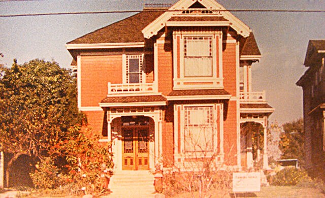 Arquivo:HalliwellManorSlider.jpg