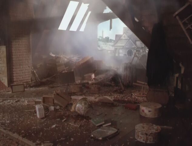 Фајл:2x02-attic-remains.jpg