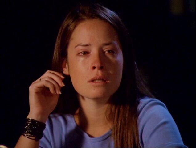 File:4x01-PiperHalliwell.jpg