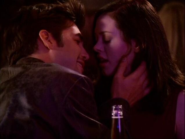 File:Shane-paige-kiss.jpg