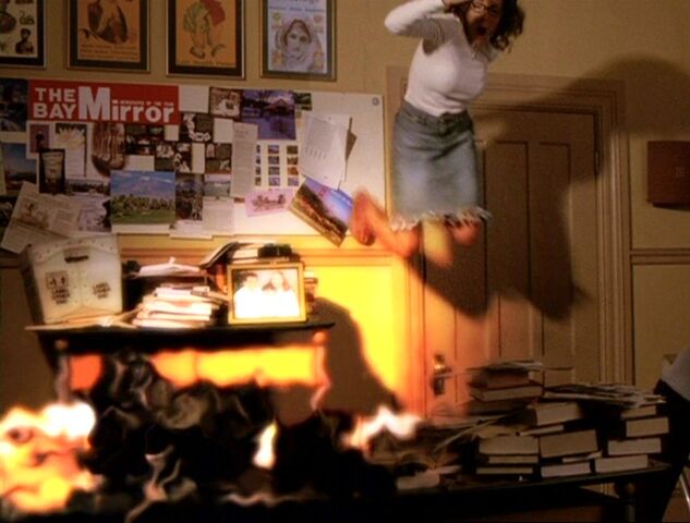 File:Phoebelevitation9.jpg
