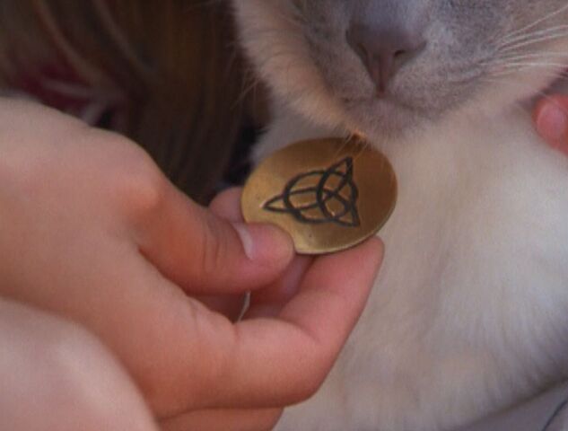 File:2x01-kit's-collar.jpg