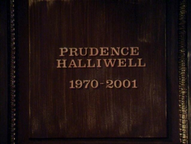 Ficheiro:798px-Prue Headstone.jpg