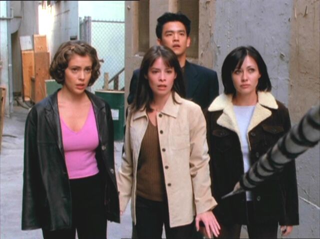 Фајл:1x04-Sisters-Innocent.jpg