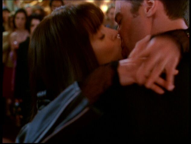 File:6x17-ToddPhoebe.jpg