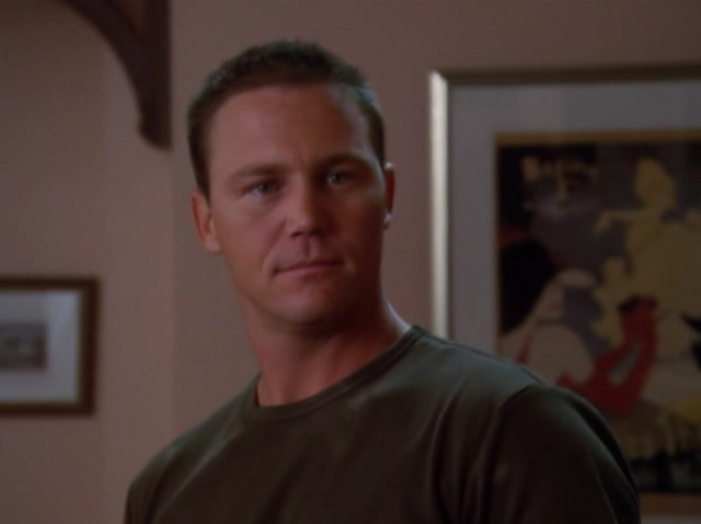 File:5x01-Leo.png