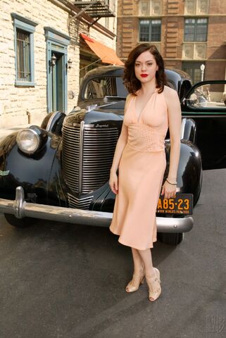 File:Rose mcgowanBEHIND.jpg