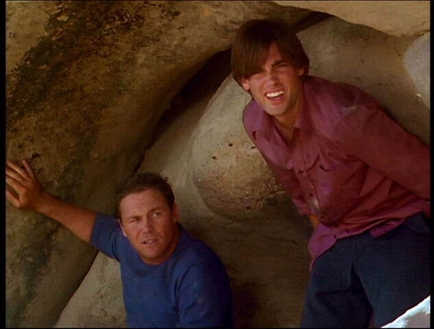 Фајл:6x07-Leo-Chris.jpg