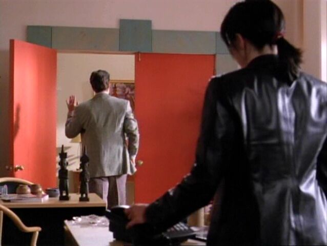 File:Prue LeatherJacket5.jpg