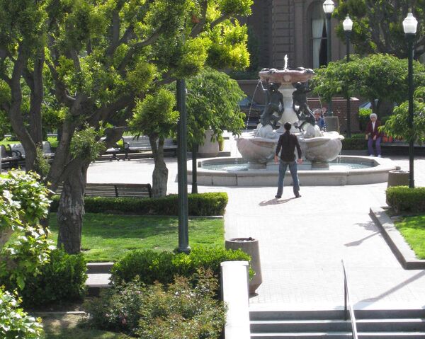 File:Nob Hill fountain.jpg