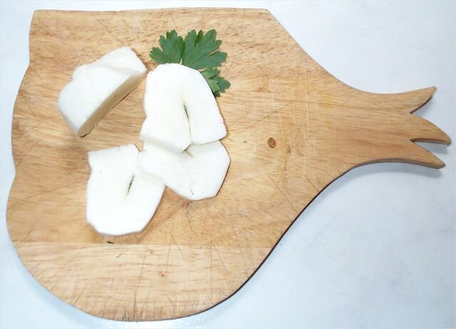 File:Halloumislicefresh.jpg