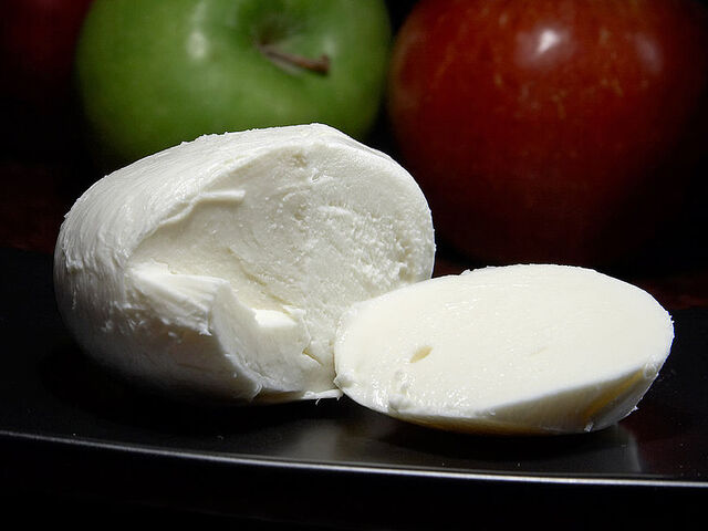 File:Mozzarella cheese.jpg