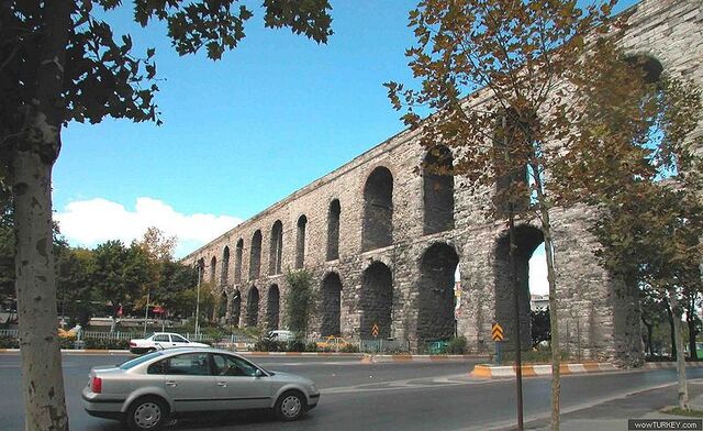 File:800px-Valens Aqueduct in Istanbul.jpg