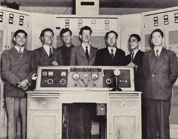 File:Hcjb technical staff 1945.jpg