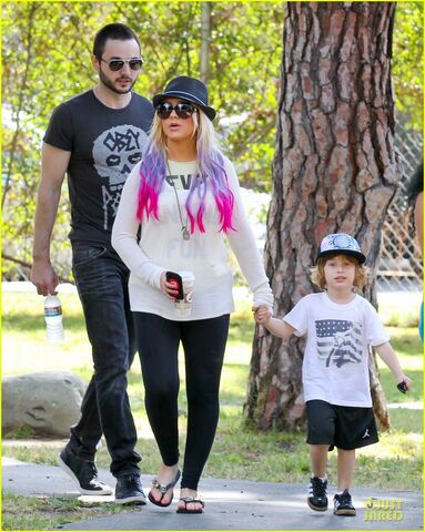 File:Christina-aguilera-chelsea-lately-next-week-01.jpg