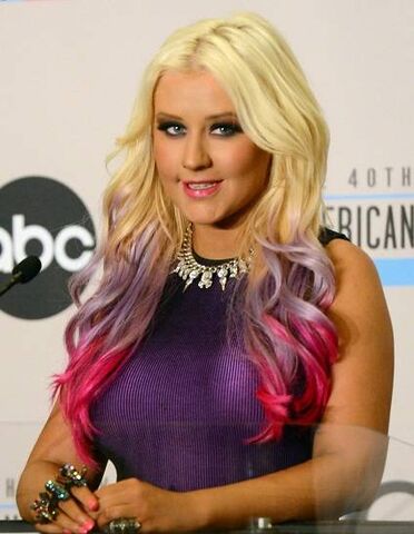 File:Christina-aguilera-height.jpg