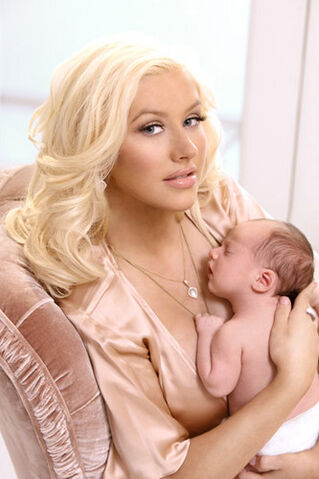 File:LOTUS-christina-aguilera-32746687-333-500.jpg