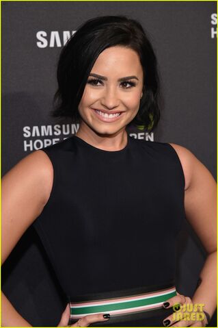 File:Demi-lovato-confident-full-song-02.jpg