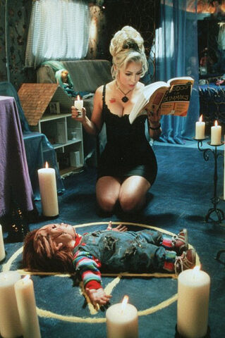 File:Chucky-and-Tiffany-bride-of-chucky-6220586-475-714.jpg