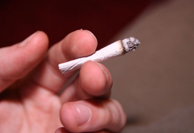 File:Hand Rolled Cigarette.jpg
