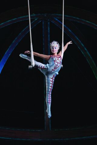 Archivo:Synchronized Trapeze - Alegría.jpg
