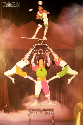 Archivo:Rola-Bola-Cirque-Reinvente.jpg