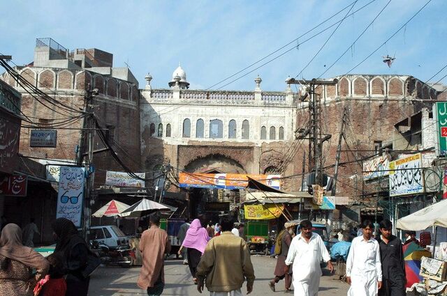File:PakistanLahoreLahoreiGateToday.jpg
