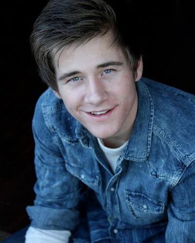 File:Luke Benward- 1323543228.jpg