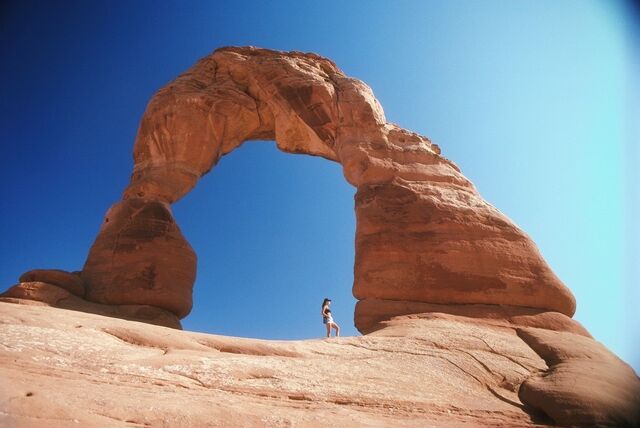 File:At the Arch.jpg
