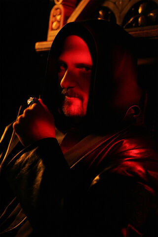File:TW Kane Hood 1.jpg